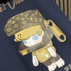 🛒🛒LV 2025SS早秋新款后背卡通印花拉链连帽卫衣,面料采用26s双纱面和10s鱼鳞底面料,搭配38 🛒🛒LV 2025SS早秋新款后背卡通印花拉链连帽卫衣,面料采用26s双纱面和10s鱼鳞底面料,搭配38