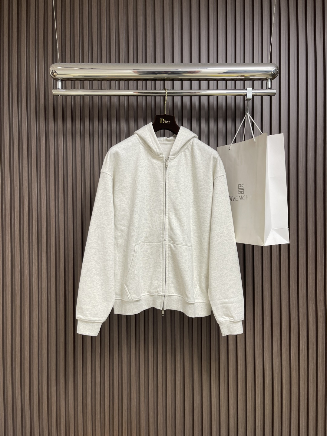 NO:540677,acne studio 2025SS hooded zipper long-sleeved sweatshirt, 3D three-dimensional offset printing process, no cracking or degumming, double yarn pure cotton!  Very good feel!  Skin-friendly and comfortable, very high-end and more textured!  Thermoset ink printing uses chemical ink as pigments and requires high temperature to dry in order to solidify the ink onto the unique dirty holes in the fabric to make the aging effect. The rust spot pollution and staining effect combines the contamination appearance to create a polluted appearance.  It seems to be a simple print, but it is not simple at all. 10,000% imported machine restore. Size S-XL, acne studios, dior, hoodie, sweatshirts, hats, alexander wang19860909acne studio 2025SS连帽拉链长袖卫衣,3d立体胶印工艺 不开裂不脱胶,双纱纯棉！手感超棒！亲肤舒适,十分高级且更有质感！热固油墨印花,用化学油墨作颜料,需要高温进行烘干才能使油墨凝固到织物上独特脏污破洞做旧效果 锈斑赃污染色效果相结合打造污染外观．看似是简单的印花 其实一点都不简单10000％进口机还原.尺码S-XL,,acne studios,dior,hoodie,sweatshirts,hats,alexander wang,Men's clothing