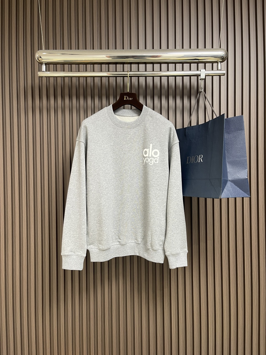 NO:526946,ALO 2025ss autumn new logo printed round neck sweatshirt, using exclusive custom 480g original double-strand double-yarn pure cotton fabric, fixed weaving and dyeing in the same tank without color difference ribs, customized auxiliary materials, complete three standards, Oversize loose style, fine workmanship and high elasticity without deformation, same style for men and women, size S-XXL, versace, hoodie, sweatshirts, alexander wang19860909ALO 2025ss秋季新款logo印花圆领卫衣,采用独家定制480g原版双股双纱纯棉面料,定织定染同缸无色差罗纹,定制辅料,三标齐全,Oversize宽松版型,做工精细高弹不变形,男女同款,尺码S-XXL,,versace,hoodie,sweatshirts,alexander wang,Men's clothing