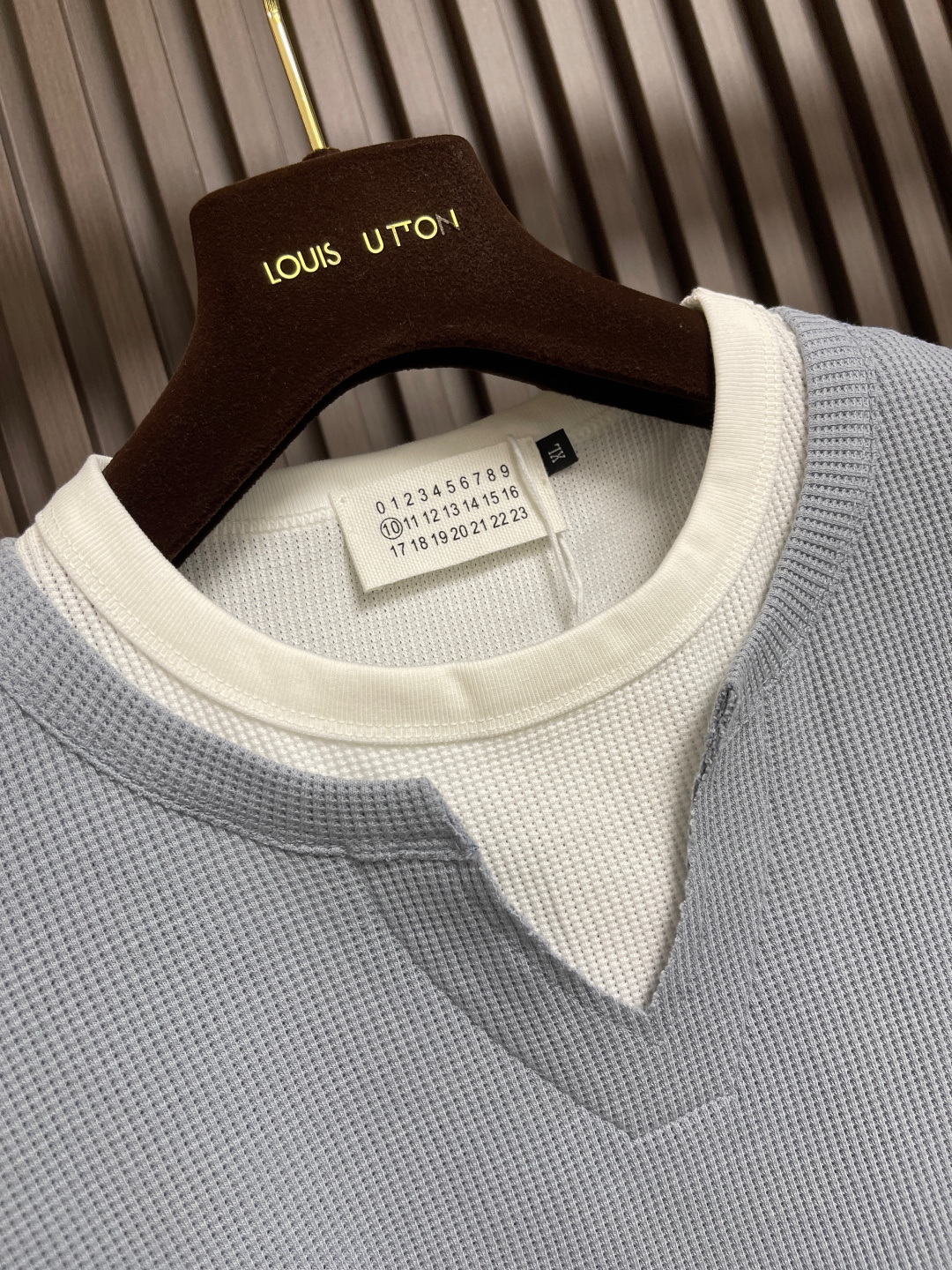 🛒🛒MM6 结构型几何剪裁拼接设计套头卫衣 极简风 没有LOGO的堆砌 穿着更注重自我感受为主的设计 修