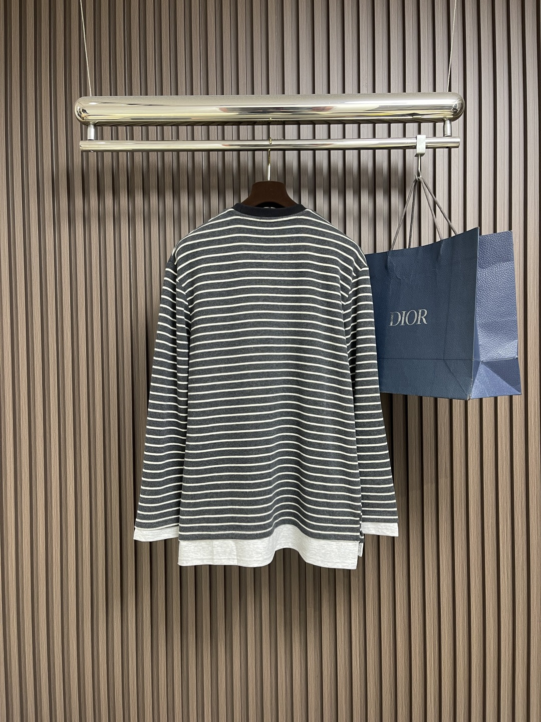 🛒🛒MiuMiu 2025SS 徽标logo条纹长袖T恤，定织60支双股纱线：采用60S 200G高支数