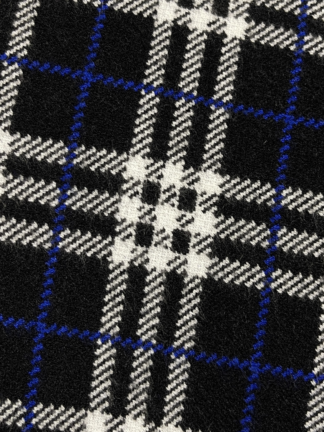 🛒🛒Burberry 格纹羊毛混纺飞行夹克，选用轻盈羊毛混纺面料打造。融入提花针织的Burberry格纹