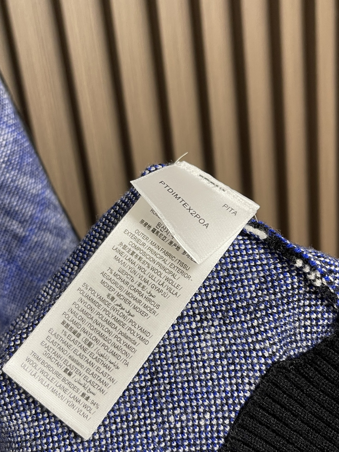 🛒🛒Burberry 格纹羊毛混纺飞行夹克，选用轻盈羊毛混纺面料打造。融入提花针织的Burberry格纹