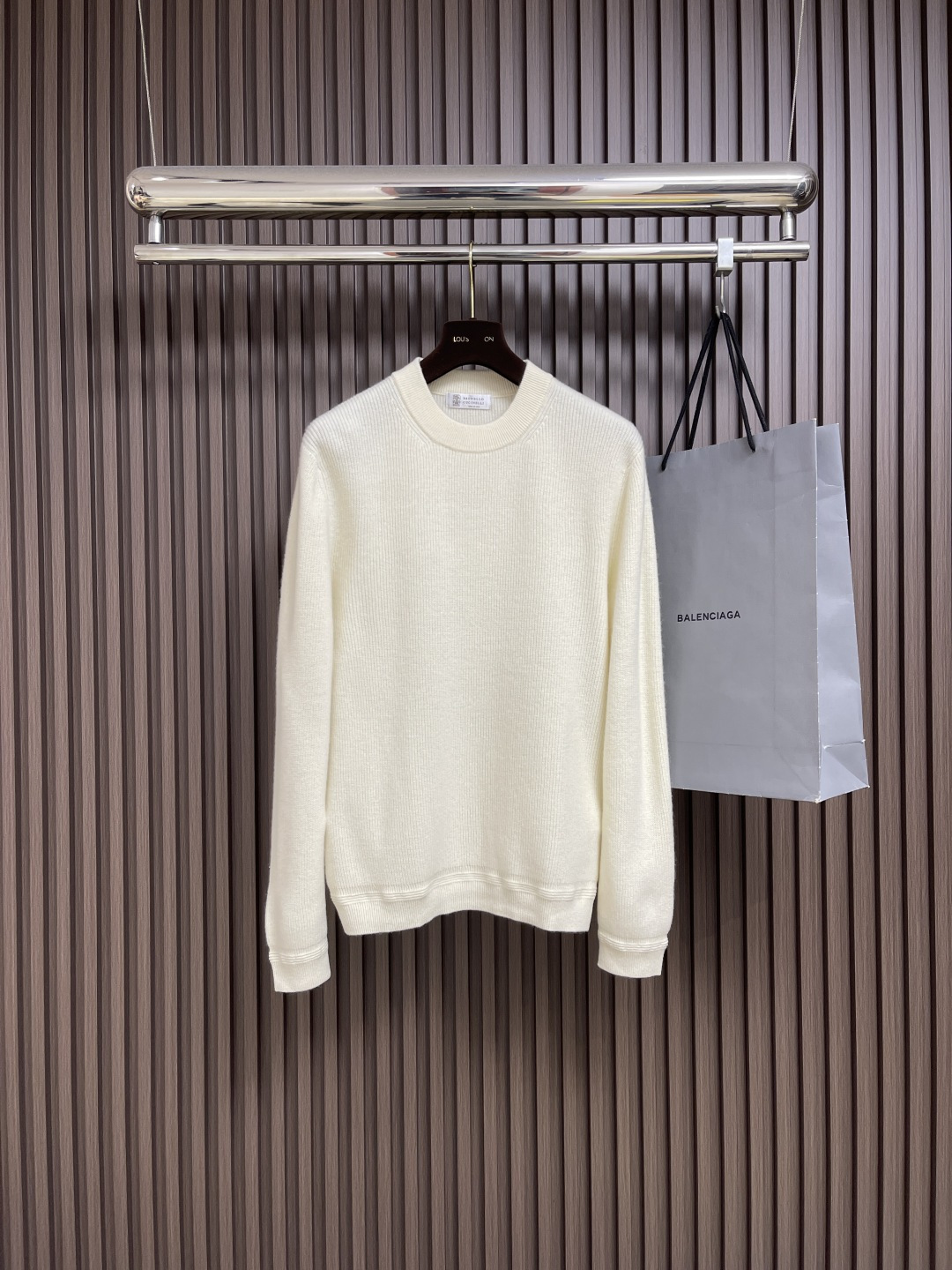 NO:525768,BrunelloCucinelli BC round-neck knitted cashmere sweater, a must-have autumn and winter ace item for high-end fans.  The precise three-dimensional style cuts, the upper body effect is fashionable and excellent, perfectly crossing the age limit, and can be worn by both men and women!  Size M-3XL, brunello cucinelli,sweaters,alexander wang19860909BrunelloCucinelli BC 圆领针织山羊绒毛衣,高端粉丝必入的秋冬王牌单品．精准立体的版型裁剪,上身效果时髦出色,完美跨越年龄界限,男女均可上身穿着！ 尺码M-3XL,,brunello cucinelli,sweaters,alexander wang,Men's clothing