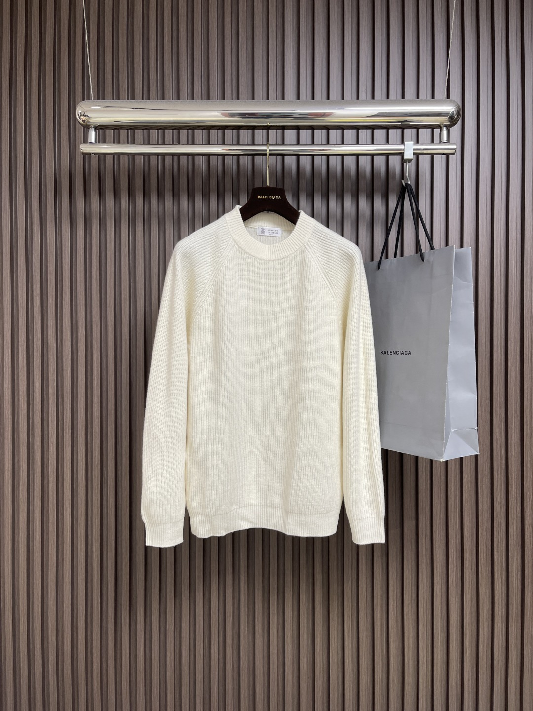 NO:525767,BrunelloCucinelliBrunello.  Cucinelli BC 2025ss autumn and winter new yak velvet knitted sweater, American classic design, basic colors can't go wrong without any mistakes. This basic style is the key point. It looks good in single layering, beautiful and more durable. Fall and winter layering is super high-end, daily casual and versatile. Size M-3XL, brunello cucinelli, sweaters, alexander wang19860909BrunelloCucinelli布鲁内洛．库奇内利 BC 2025ss秋冬新品牦牛绒针织毛衣,美式穿搭经典设计 基础色随意搭配都不会出错 这种基础款版型是重点 单穿叠穿都好看 美观的同时更经久耐穿 秋冬叠穿超高级,日常休闲百搭.尺码M-3XL,,brunello cucinelli,sweaters,alexander wang,Men's clothing