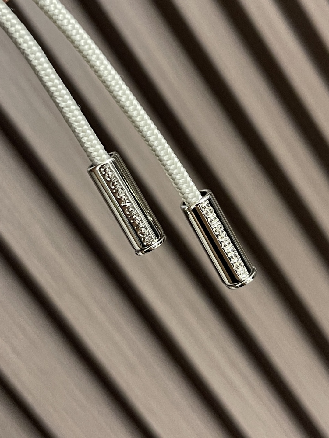 🛒🛒LV 2025ss秋季新款弯腿弹力休闲裤，非常高档，面料与版型都是极其精良的，着穿这种高档的裤装真的