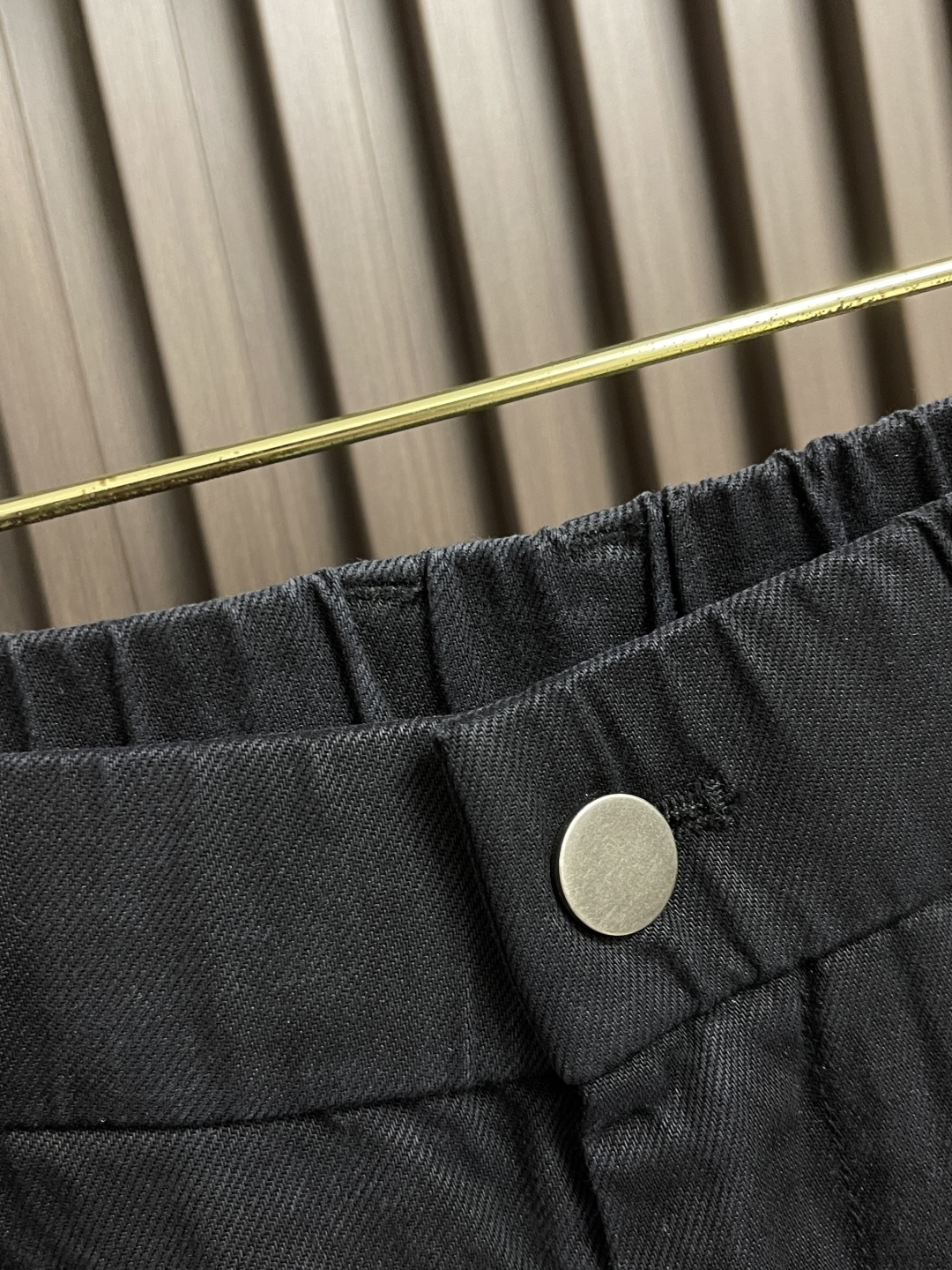 🛒🛒LV 2025ss秋季新款弯腿弹力休闲裤，非常高档，面料与版型都是极其精良的，着穿这种高档的裤装真的