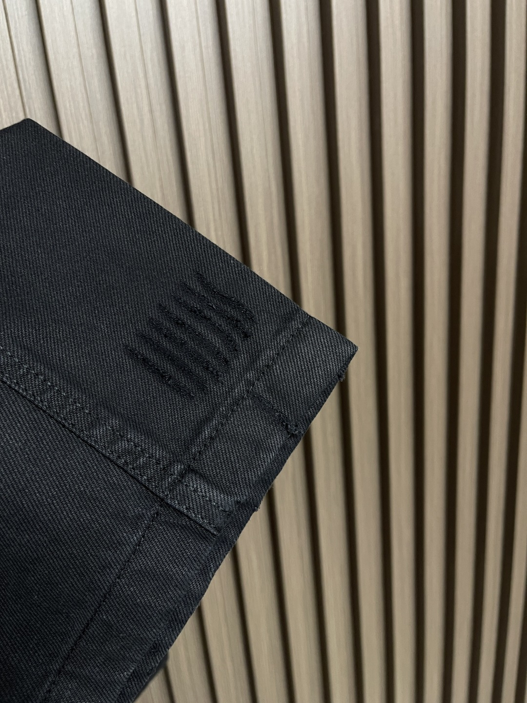 🛒🛒LV 2025ss秋季新款弯腿弹力休闲裤，非常高档，面料与版型都是极其精良的，着穿这种高档的裤装真的