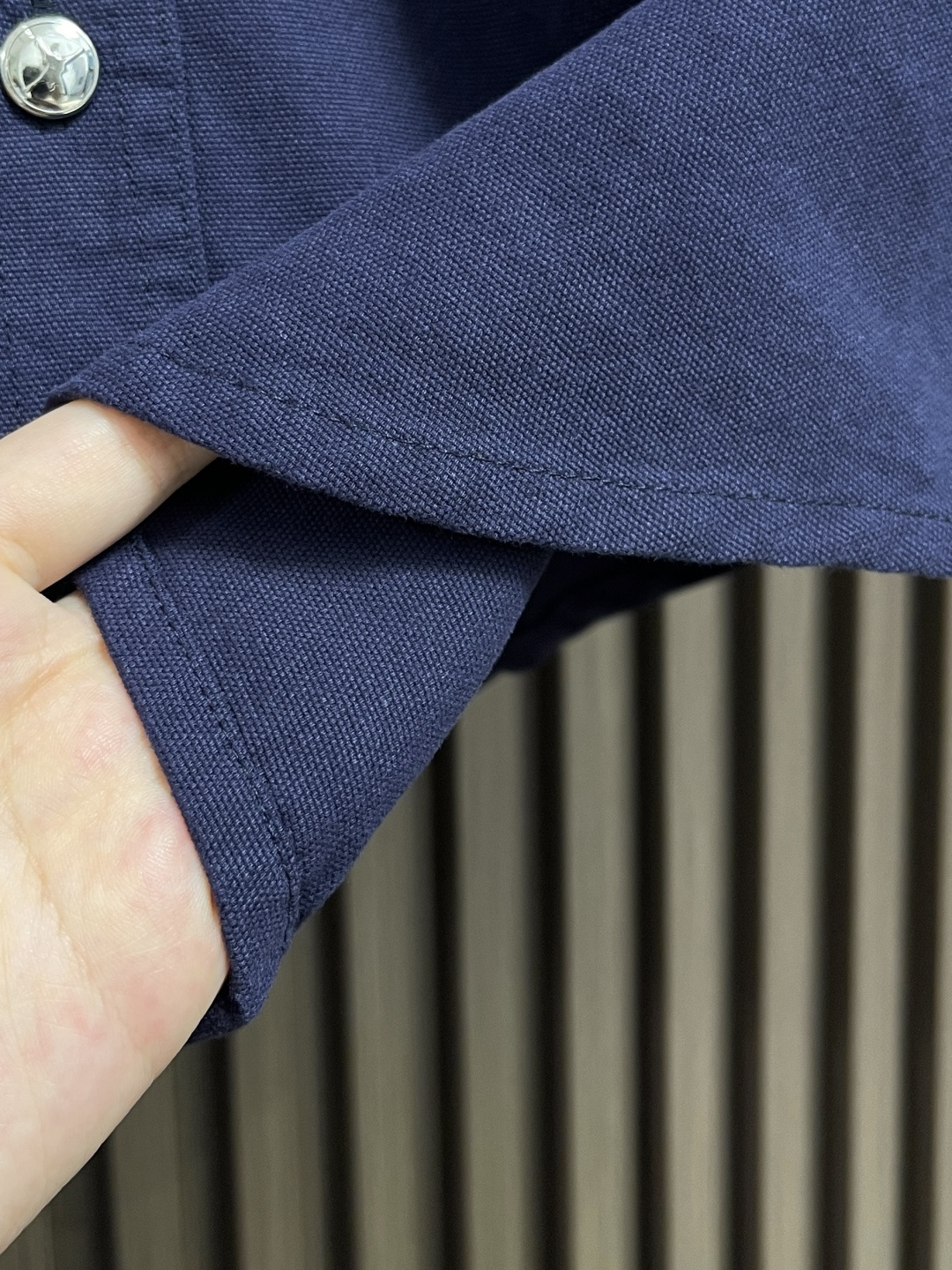 🛒🛒Dior LEWISHLTON联名刺绣长袖衬衫，定制定染灰蓝古法纯棉料 质感卓越 舒适贴肤 灰蓝之境