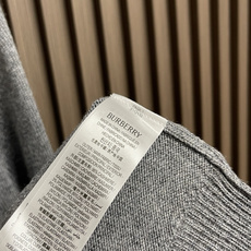 🛒🛒Burberry 战马饰刺绣圆领针织毛衣,以羊绒为主体主导面料的手感、保暖性和轻盈感,同时提供无与伦 🛒🛒Burberry 战马饰刺绣圆领针织毛衣,以羊绒为主体主导面料的手感、保暖性和轻盈感,同时提供无与伦