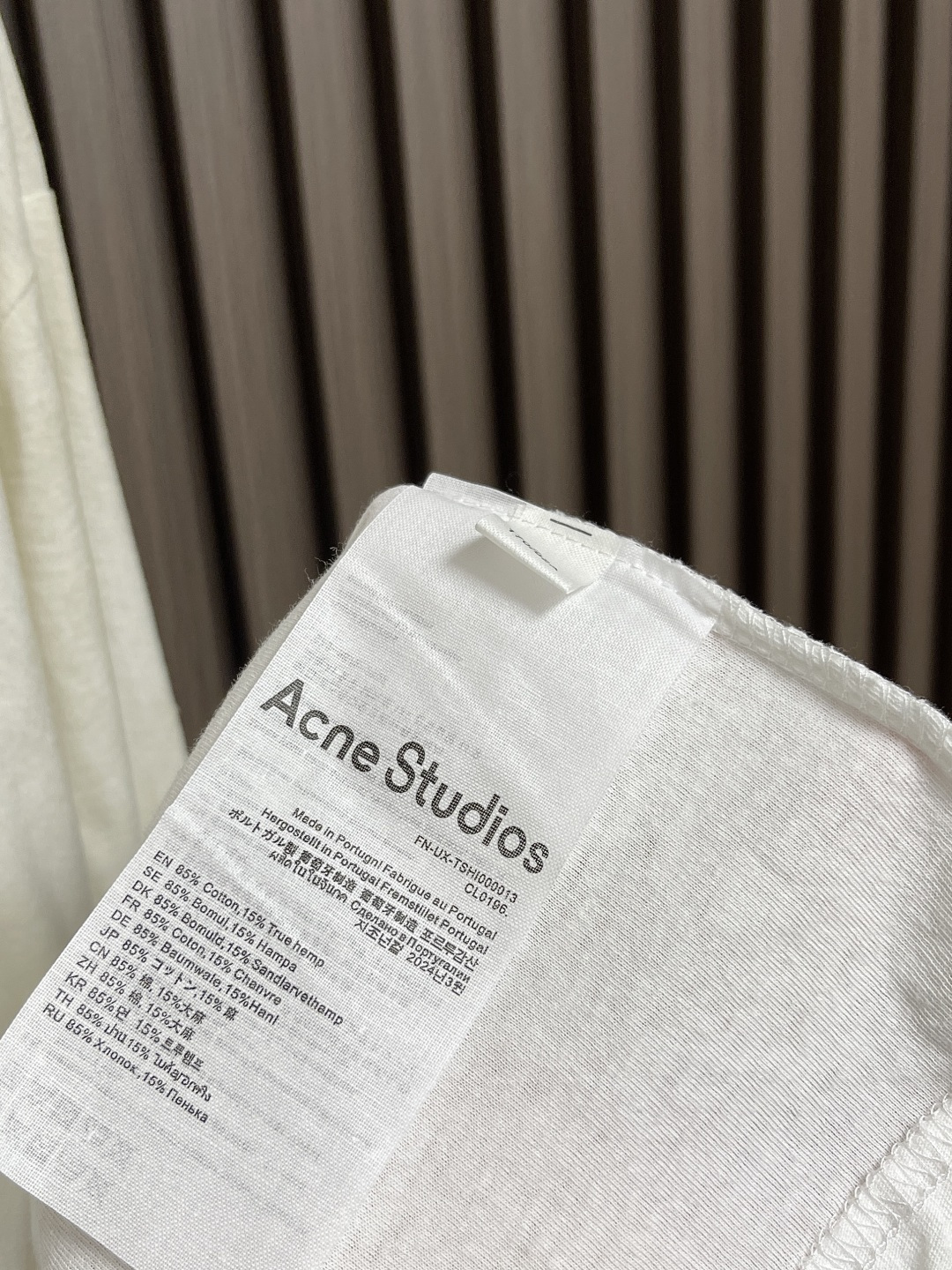 🛒🛒Acne Studios 字母印花做旧长袖T恤衫，此款长袖T恤采用休闲版型，中性风格，衣长及臀。饰有