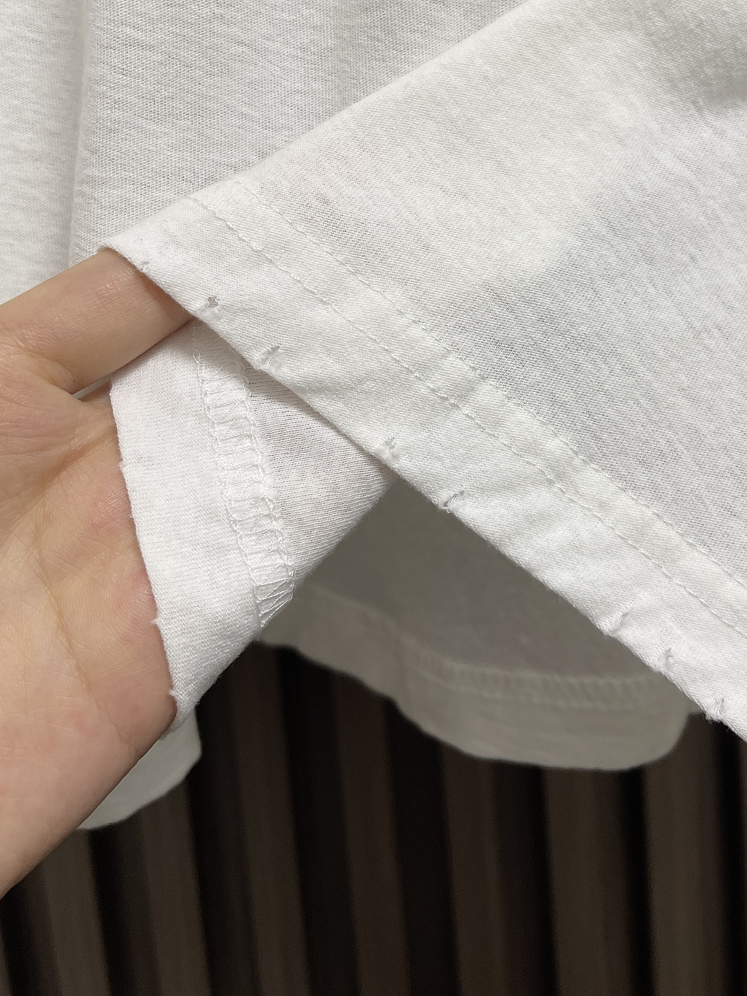 🛒🛒Acne Studios 字母印花做旧长袖T恤衫，此款长袖T恤采用休闲版型，中性风格，衣长及臀。饰有