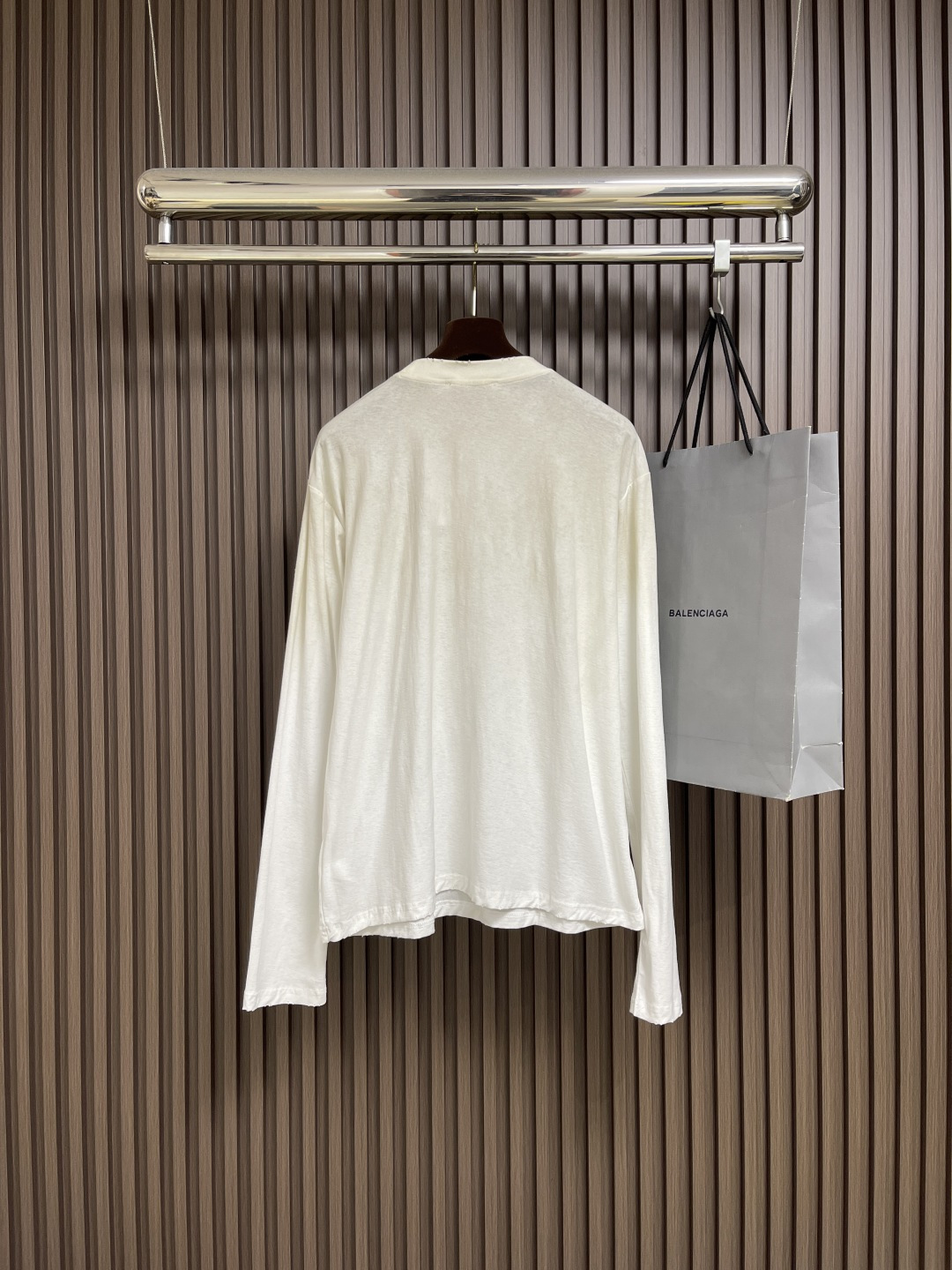 🛒🛒Acne Studios 字母印花做旧长袖T恤衫，此款长袖T恤采用休闲版型，中性风格，衣长及臀。饰有