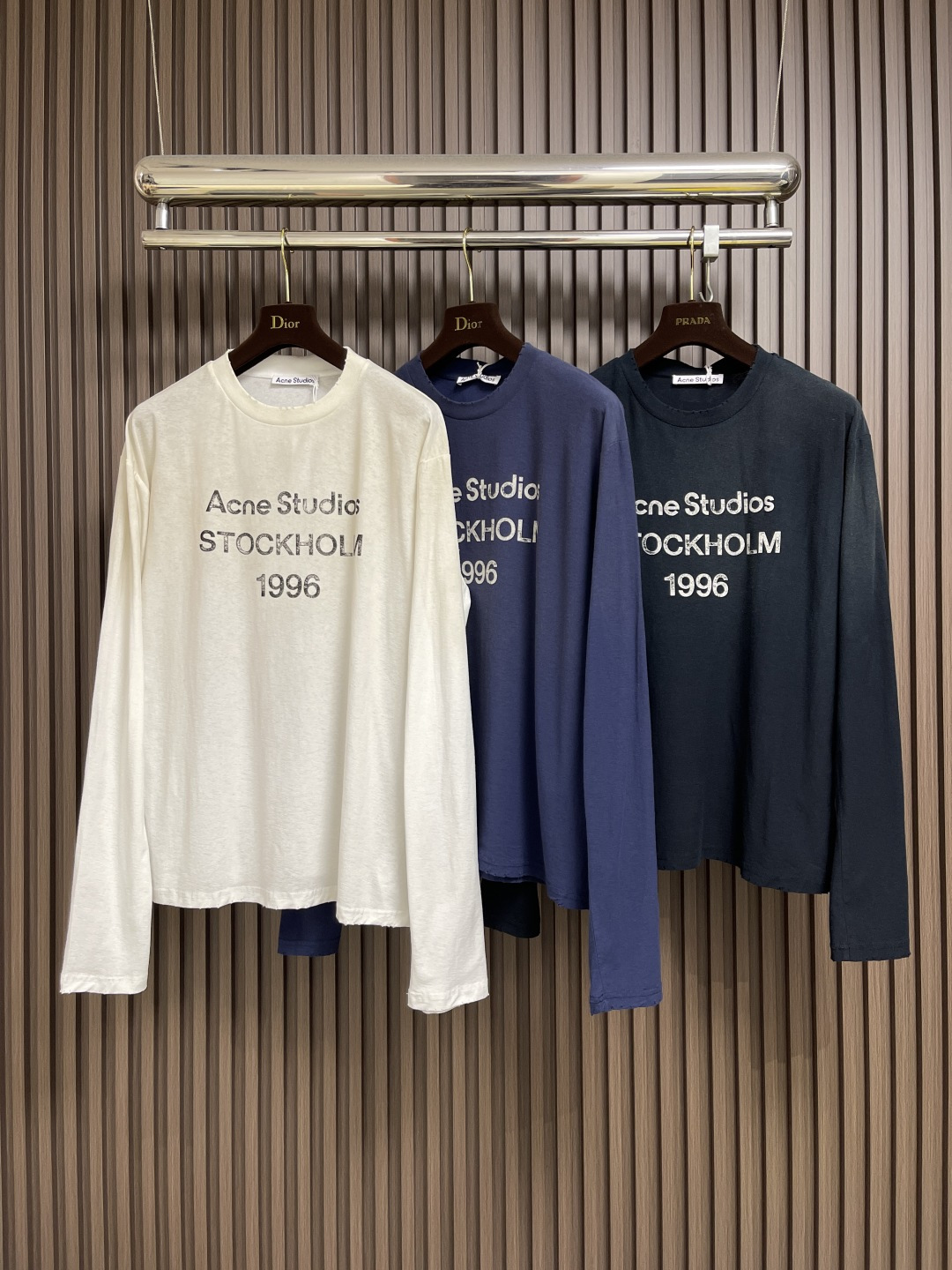 🛒🛒Acne Studios 字母印花做旧长袖T恤衫，此款长袖T恤采用休闲版型，中性风格，衣长及臀。饰有