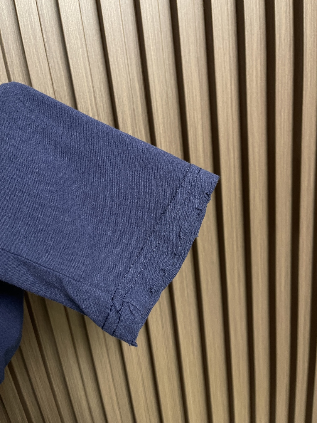 🛒🛒Acne Studios 字母印花做旧长袖T恤衫，此款长袖T恤采用休闲版型，中性风格，衣长及臀。饰有