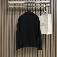 🛒🛒Burberry 战马饰刺绣领针织POLO,以羊绒为主体主导面料的手感、保暖性和轻盈感,同时提供无与 🛒🛒Burberry 战马饰刺绣领针织POLO,以羊绒为主体主导面料的手感、保暖性和轻盈感,同时提供无与