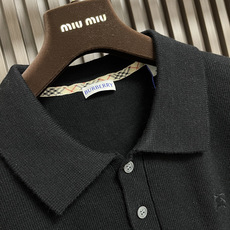🛒🛒Burberry 战马饰刺绣领针织POLO,以羊绒为主体主导面料的手感、保暖性和轻盈感,同时提供无与 🛒🛒Burberry 战马饰刺绣领针织POLO,以羊绒为主体主导面料的手感、保暖性和轻盈感,同时提供无与