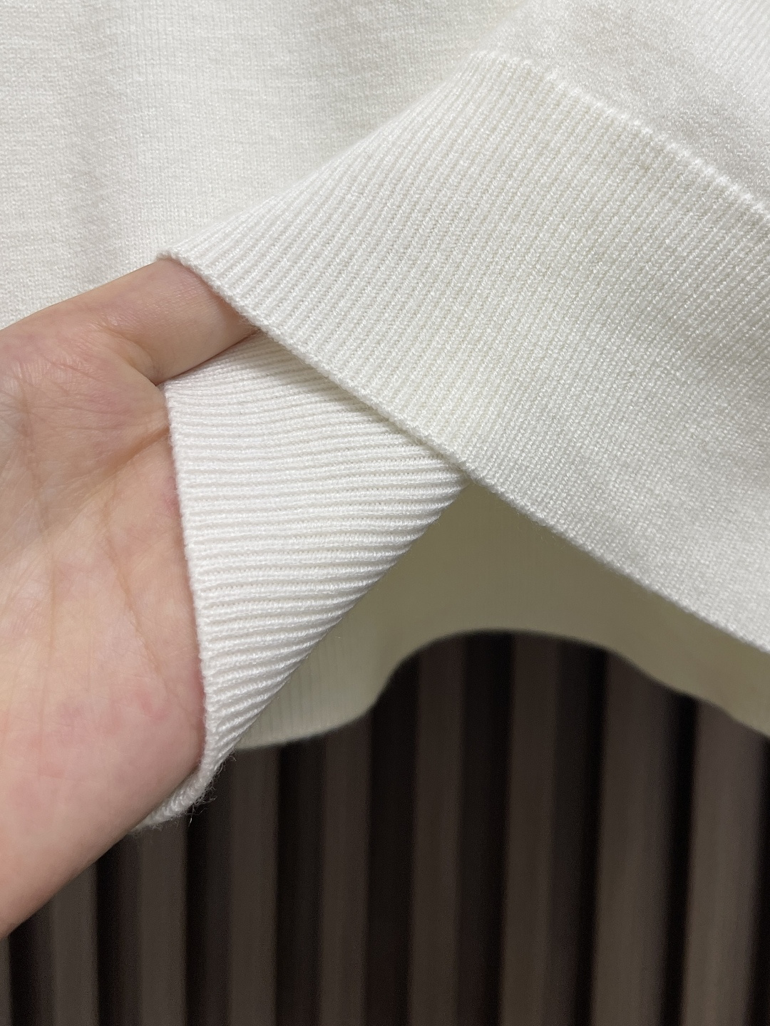 🛒🛒Burberry 战马小标刺绣POLO领针织毛衣，此款POLO领针织衫，选用轻盈纯羊毛平织面料打造。