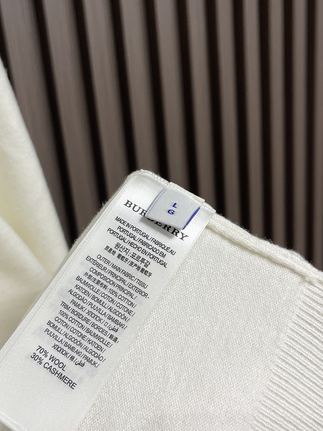 🛒🛒Burberry 战马小标刺绣POLO领针织毛衣，此款POLO领针织衫，选用轻盈纯羊毛平织面料打造。