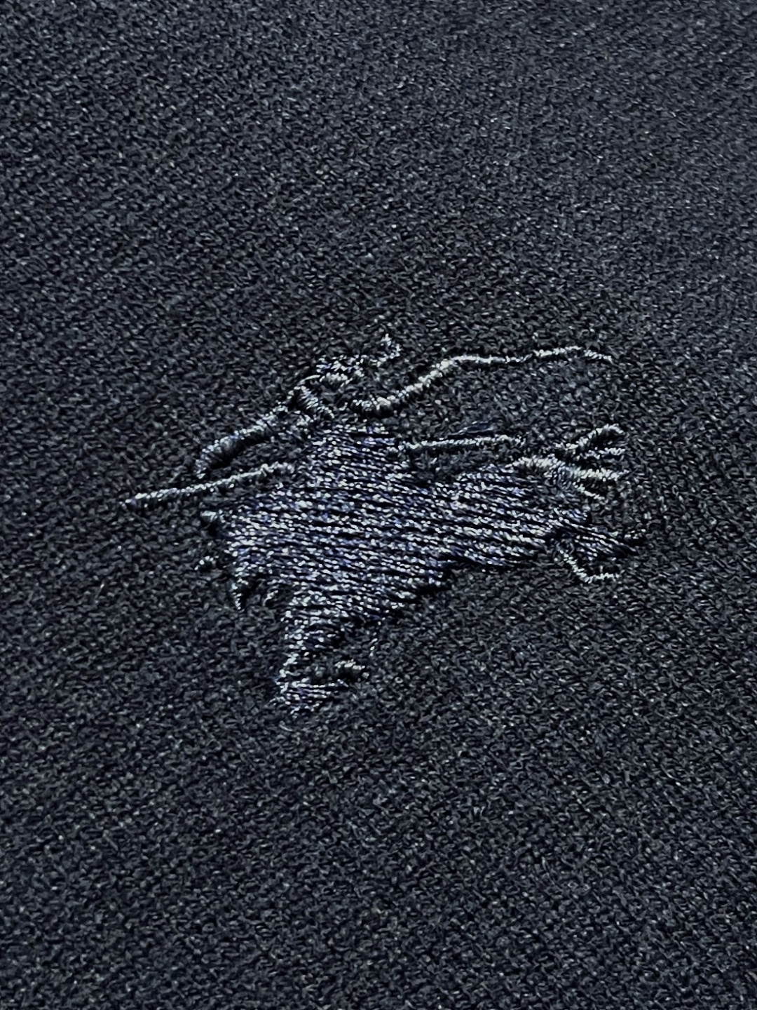 🛒🛒Burberry 战马小标刺绣POLO领针织毛衣，此款POLO领针织衫，选用轻盈纯羊毛平织面料打造。