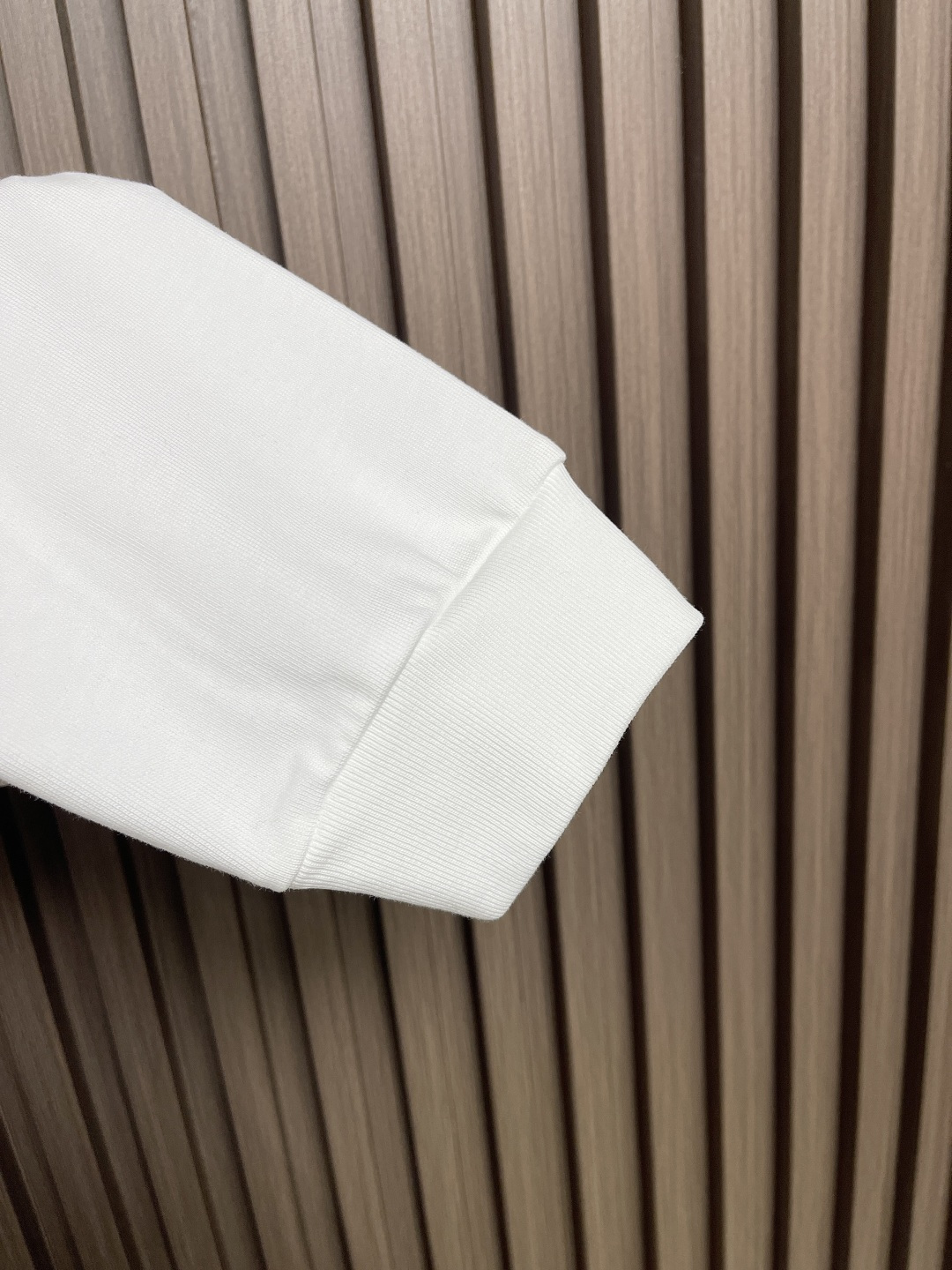 🛒🛒Y3 秋冬季新款圆领长袖T恤，采用优质棉质面料！亲肤舒适！肩部线条点缀设计，版型设计上身腔调十足，裁