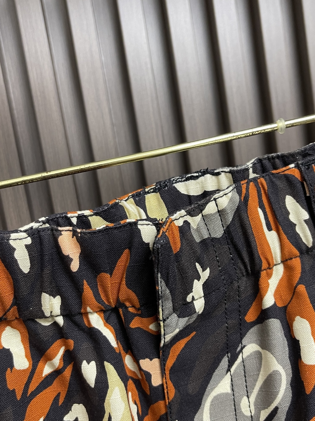 🛒🛒LV 2025FW早秋新品风琴袋迷彩工装长裤，本款都市工装裤为 LV Camo 图案含蓄融入Mono