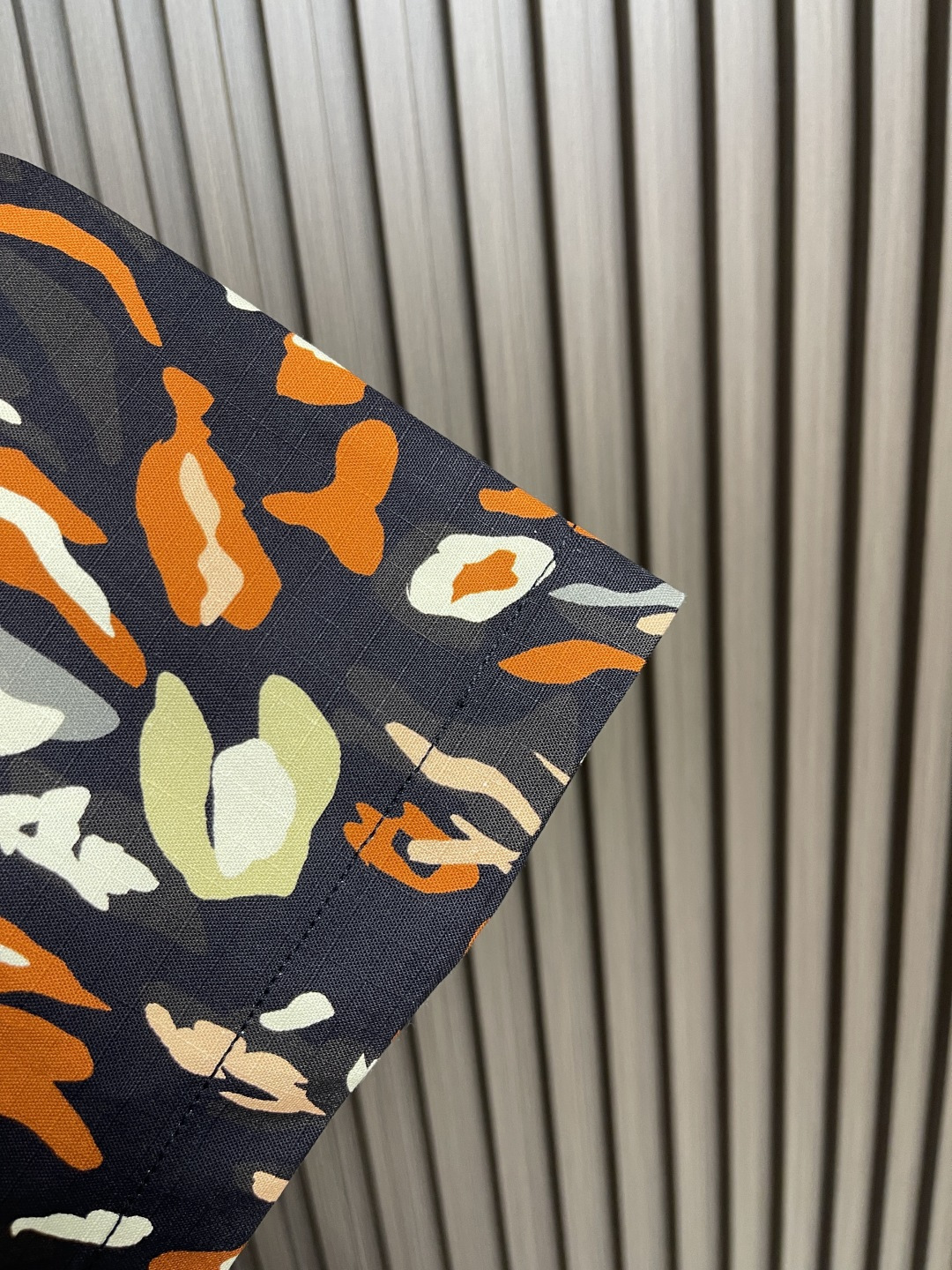 🛒🛒LV 2025FW早秋新品风琴袋迷彩工装长裤，本款都市工装裤为 LV Camo 图案含蓄融入Mono