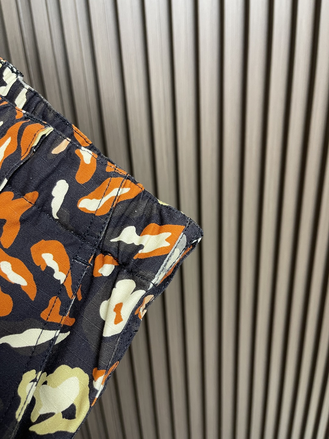 🛒🛒LV 2025FW早秋新品风琴袋迷彩工装长裤，本款都市工装裤为 LV Camo 图案含蓄融入Mono