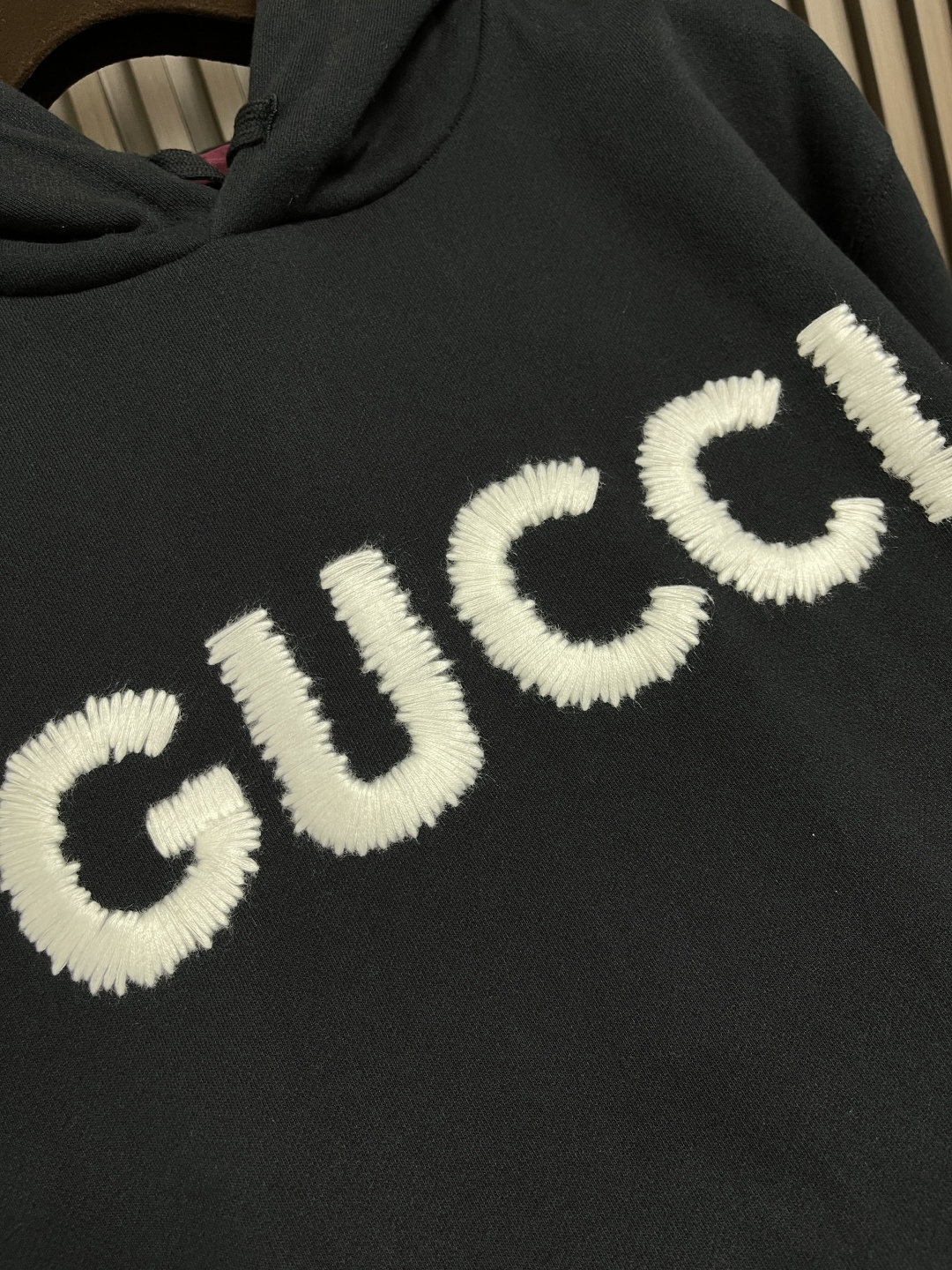 🛒🛒GUCCI 2025ss新款饰刺绣针织棉连帽卫衣，多款新季针织单品持续匠心演绎品牌元素。这款常规版型