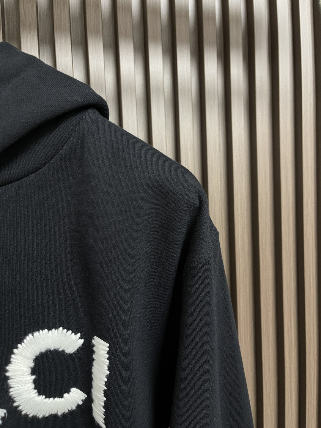 🛒🛒GUCCI 2025ss新款饰刺绣针织棉连帽卫衣，多款新季针织单品持续匠心演绎品牌元素。这款常规版型