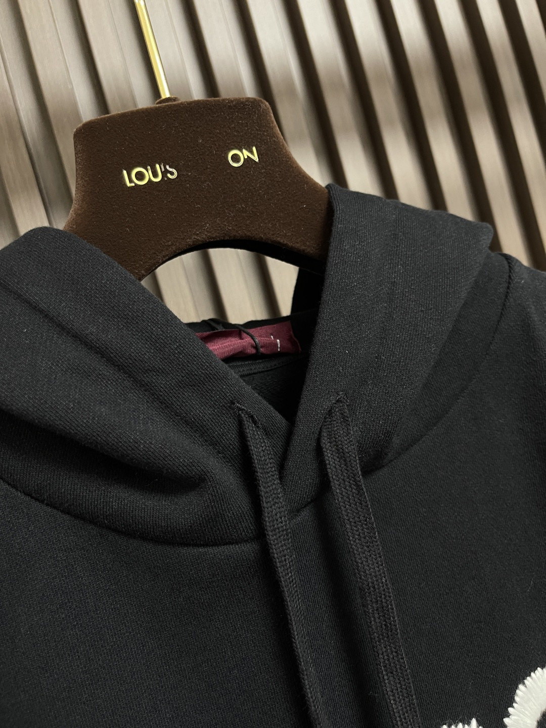 🛒🛒GUCCI 2025ss新款饰刺绣针织棉连帽卫衣，多款新季针织单品持续匠心演绎品牌元素。这款常规版型