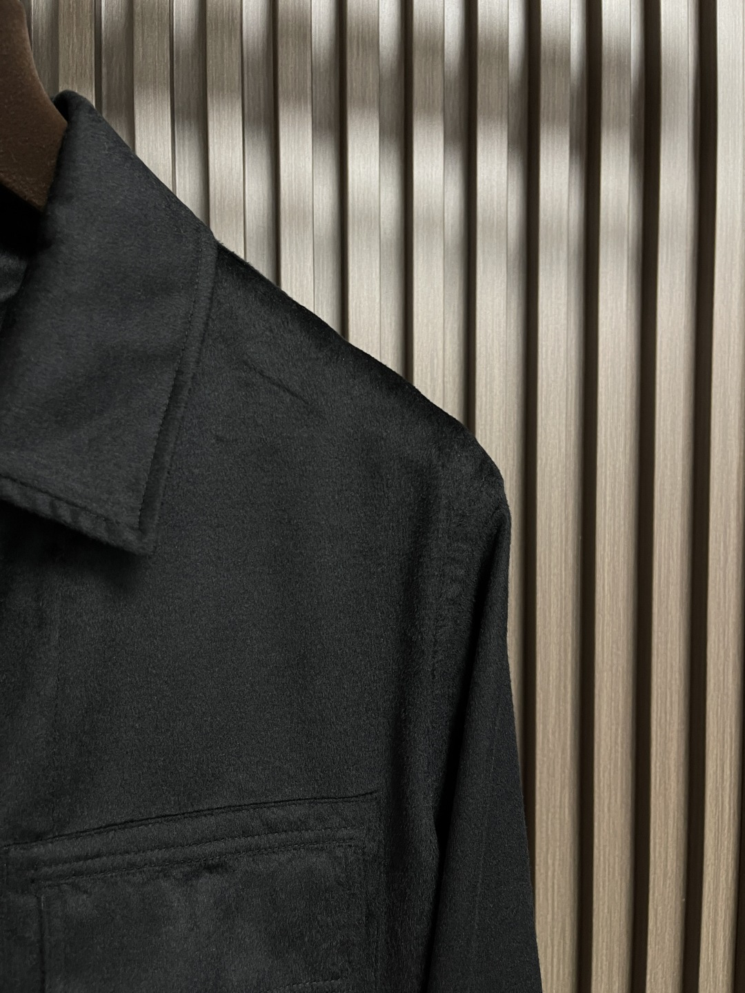 🛒🛒Zegna 2025SS秋冬新款长袖衬衫，胸前对称的大口袋，是工装风格的轻量表达。宽松却不垮塌的剪裁