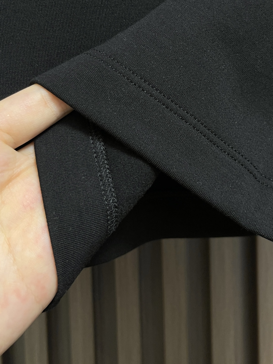 🛒🛒LV 2025fw立体标识刺绣logo长袖t恤，定制260g全棉双纱紧密爽滑面料，布面干净，布纹清晰