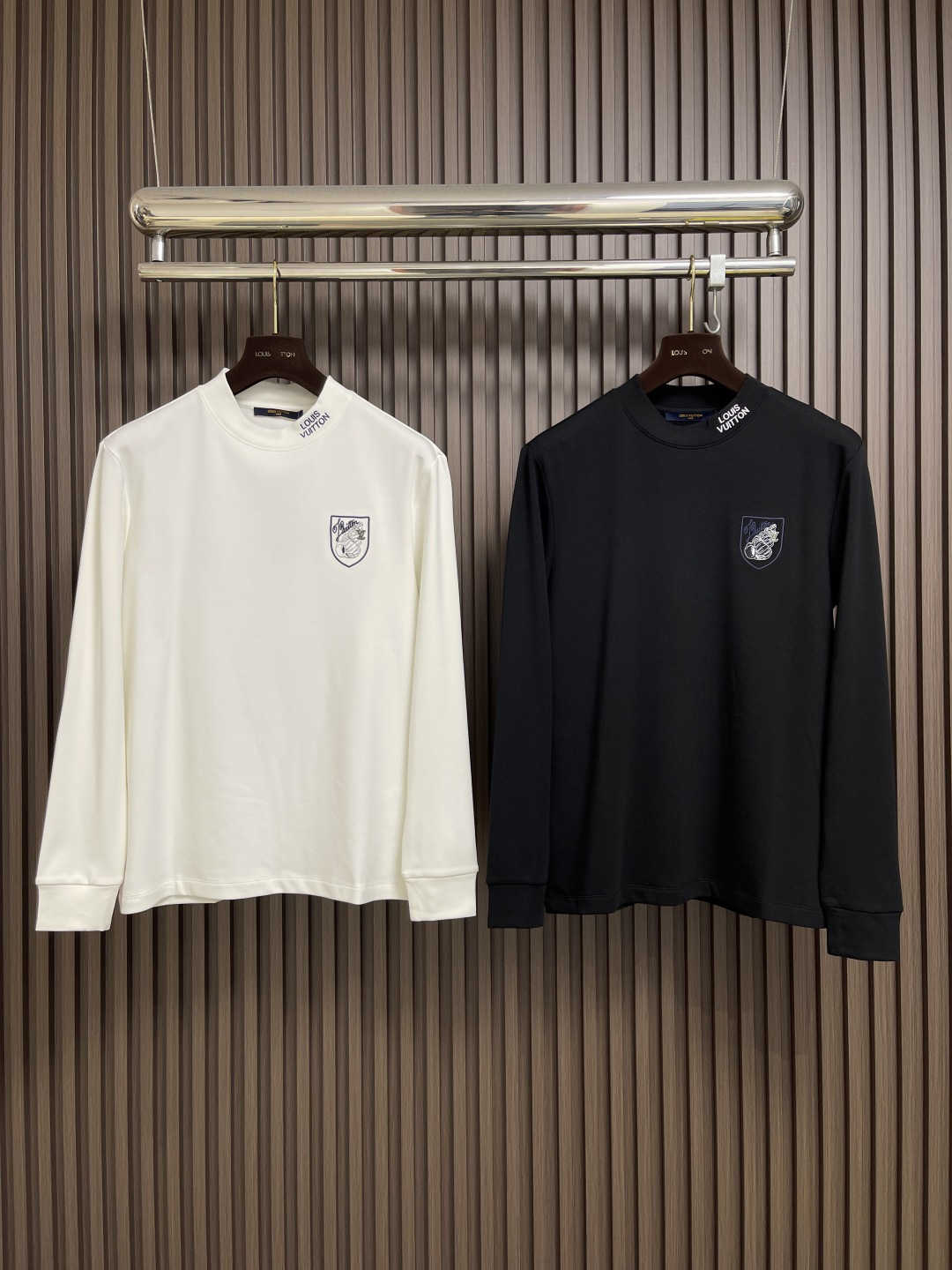 🛒🛒LV 2025fw立体标识刺绣logo长袖t恤，定制260g全棉双纱紧密爽滑面料，布面干净，布纹清晰