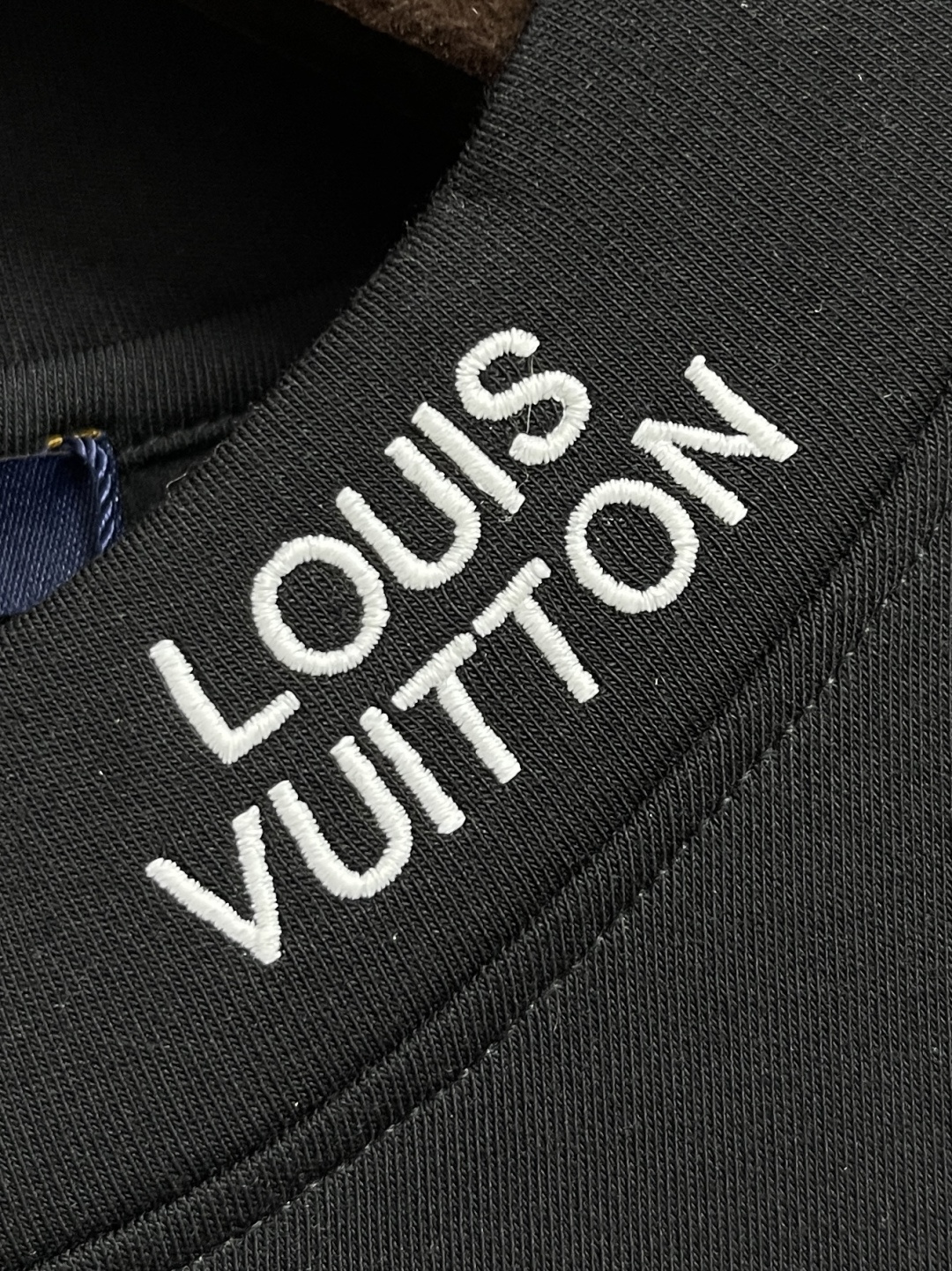 🛒🛒LV 2025fw立体标识刺绣logo长袖t恤，定制260g全棉双纱紧密爽滑面料，布面干净，布纹清晰