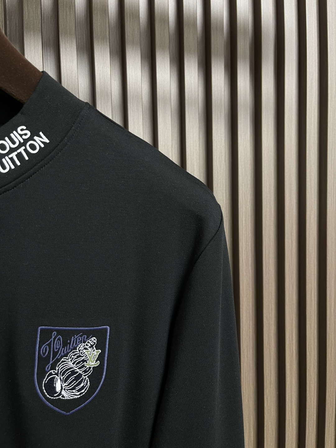 🛒🛒LV 2025fw立体标识刺绣logo长袖t恤，定制260g全棉双纱紧密爽滑面料，布面干净，布纹清晰