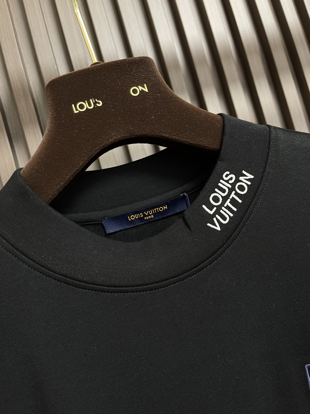 🛒🛒LV 2025fw立体标识刺绣logo长袖t恤，定制260g全棉双纱紧密爽滑面料，布面干净，布纹清晰