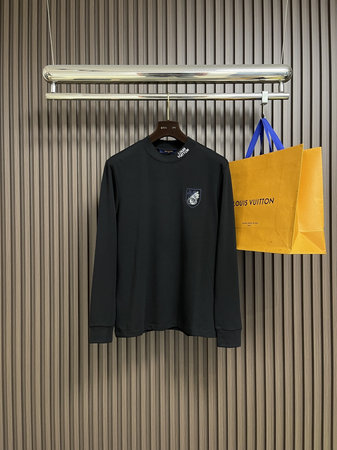 🛒🛒LV 2025fw立体标识刺绣logo长袖t恤，定制260g全棉双纱紧密爽滑面料，布面干净，布纹清晰