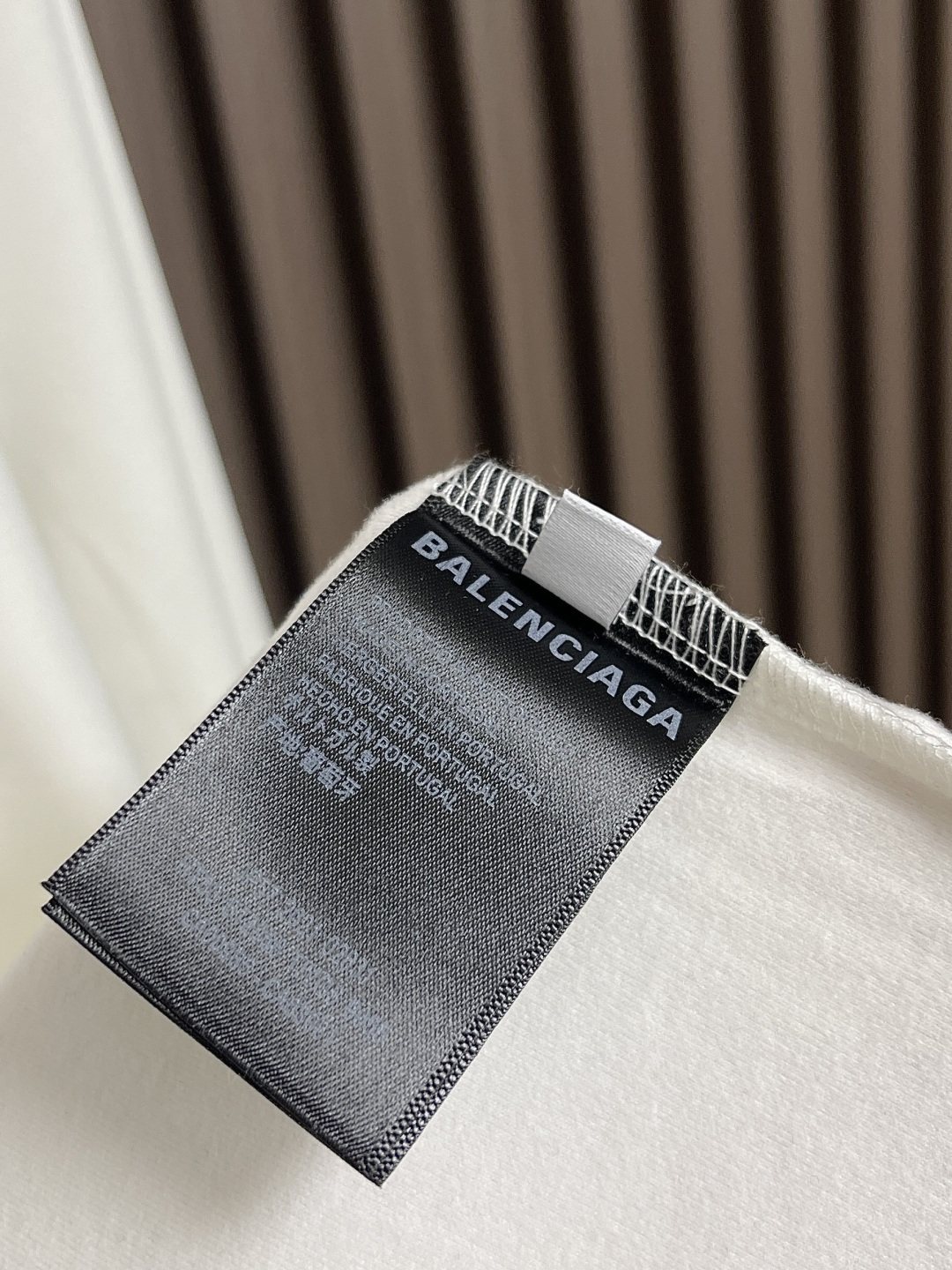 🛒🛒Balenciaga 刺绣logo标识长袖T恤，采用100％定织定染纯棉面料 手感柔软舒适 运用万针