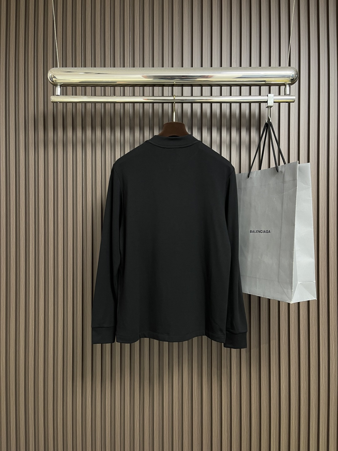 🛒🛒Balenciaga 刺绣logo标识长袖T恤，采用100％定织定染纯棉面料 手感柔软舒适 运用万针