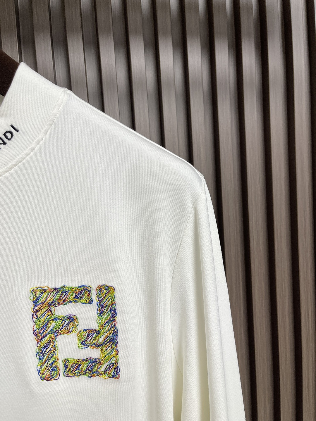 🛒🛒FENDI 2025SS早秋圆领长袖t恤，进口原版面料，顶级刺绣工艺字母图案logo，独特设计，上身