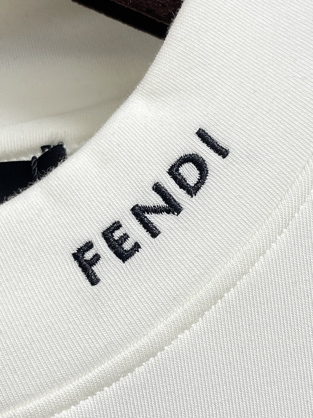 🛒🛒FENDI 2025SS早秋圆领长袖t恤，进口原版面料，顶级刺绣工艺字母图案logo，独特设计，上身