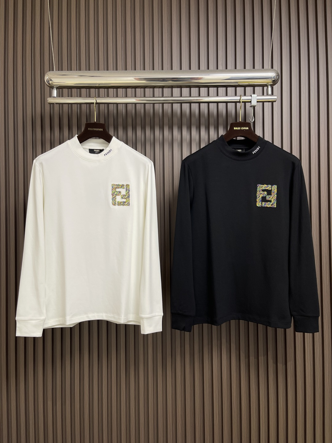 🛒🛒FENDI 2025SS早秋圆领长袖t恤，进口原版面料，顶级刺绣工艺字母图案logo，独特设计，上身