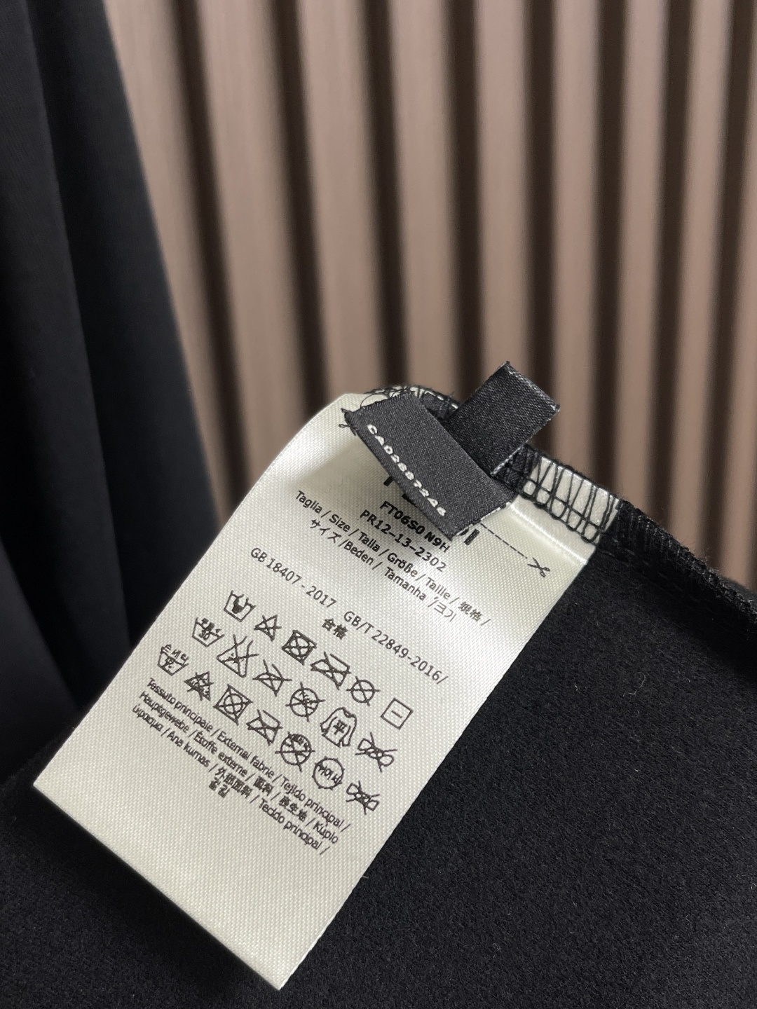 🛒🛒FENDI 2025SS早秋圆领长袖t恤，进口原版面料，顶级刺绣工艺字母图案logo，独特设计，上身