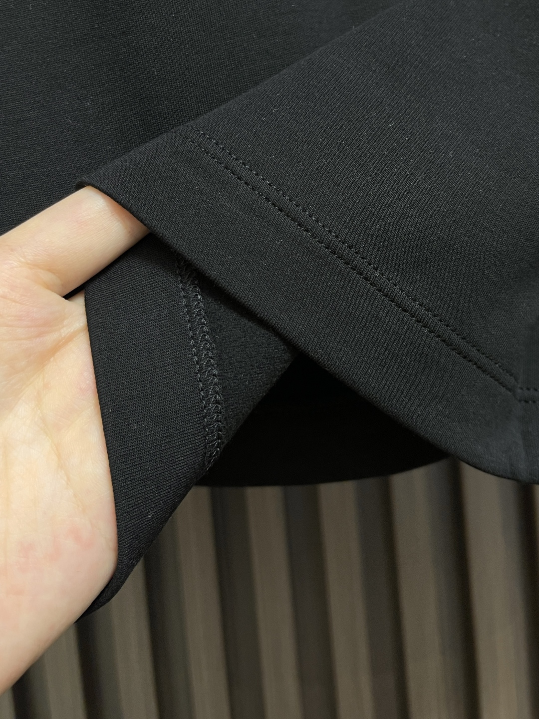 🛒🛒FENDI 2025SS早秋圆领长袖t恤，进口原版面料，顶级刺绣工艺字母图案logo，独特设计，上身