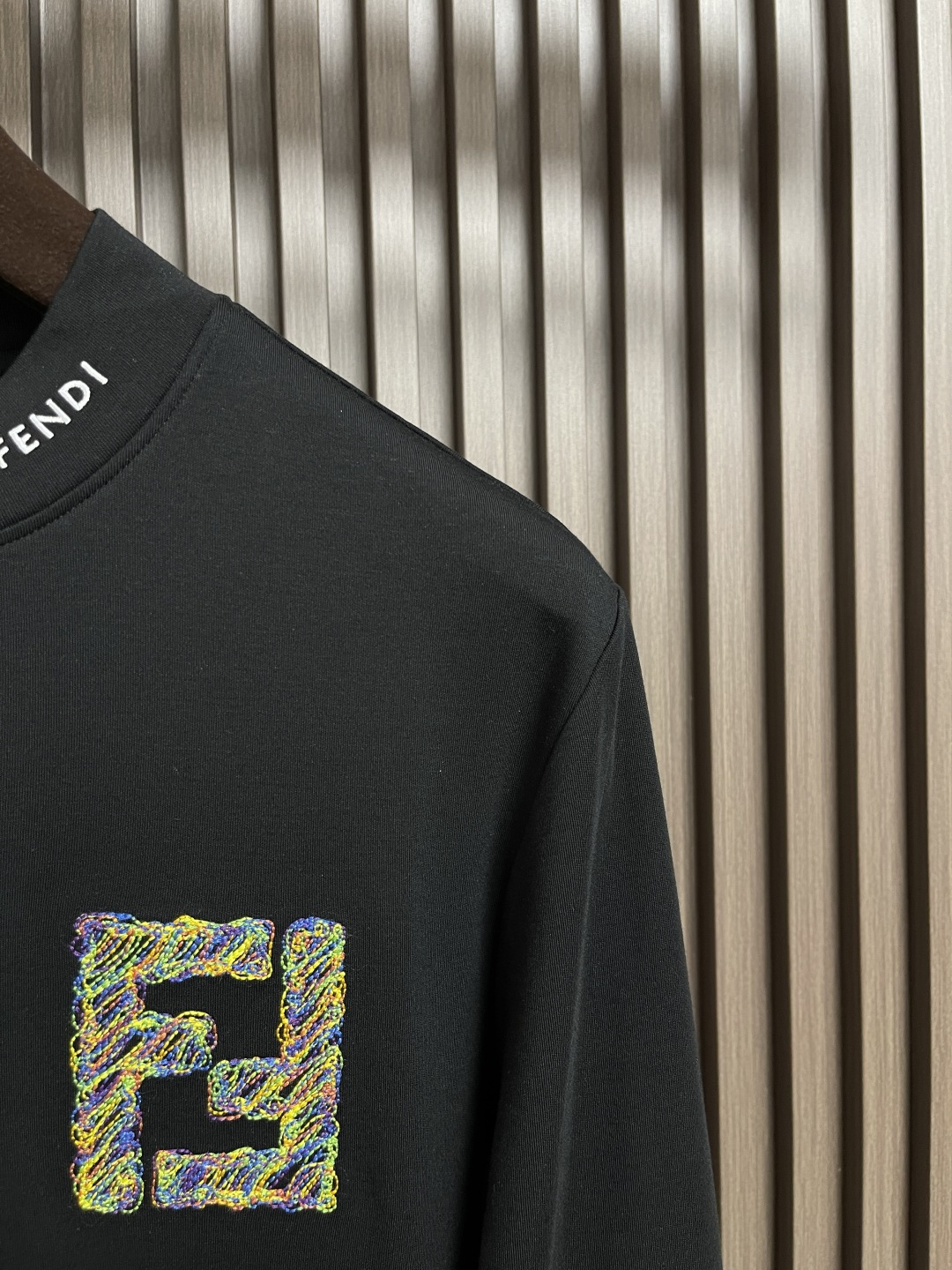 🛒🛒FENDI 2025SS早秋圆领长袖t恤，进口原版面料，顶级刺绣工艺字母图案logo，独特设计，上身