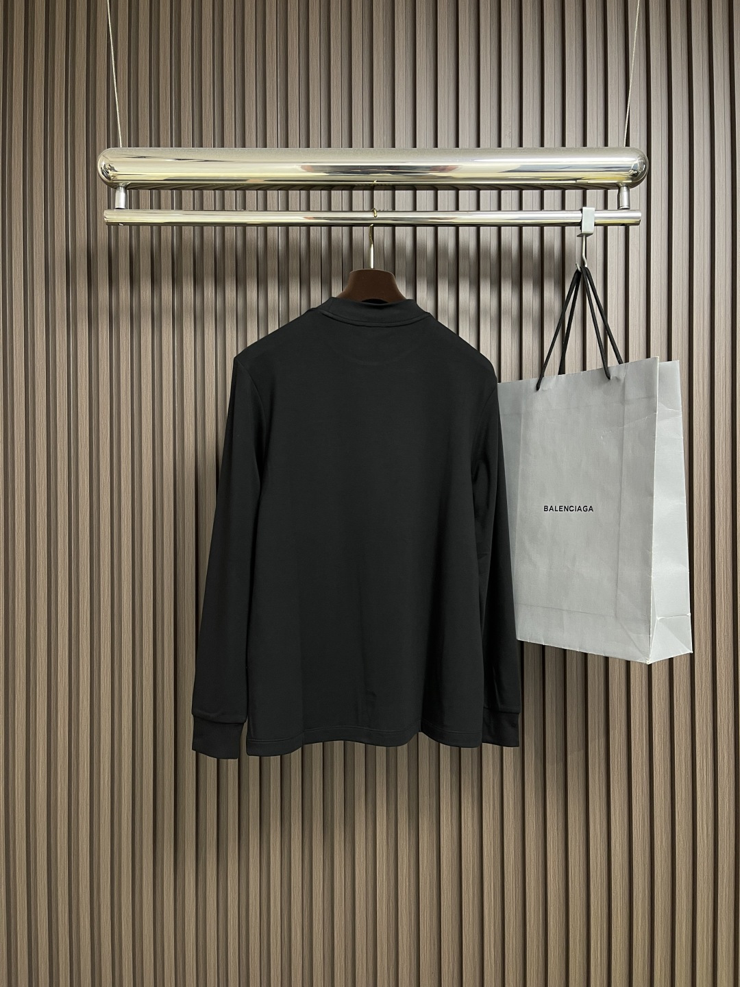 🛒🛒FENDI 2025SS早秋圆领长袖t恤，进口原版面料，顶级刺绣工艺字母图案logo，独特设计，上身