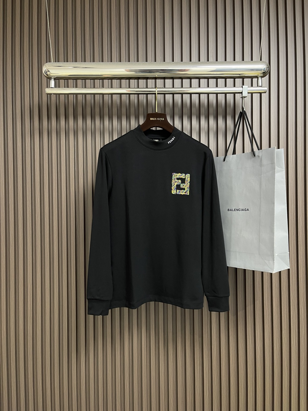 🛒🛒FENDI 2025SS早秋圆领长袖t恤，进口原版面料，顶级刺绣工艺字母图案logo，独特设计，上身