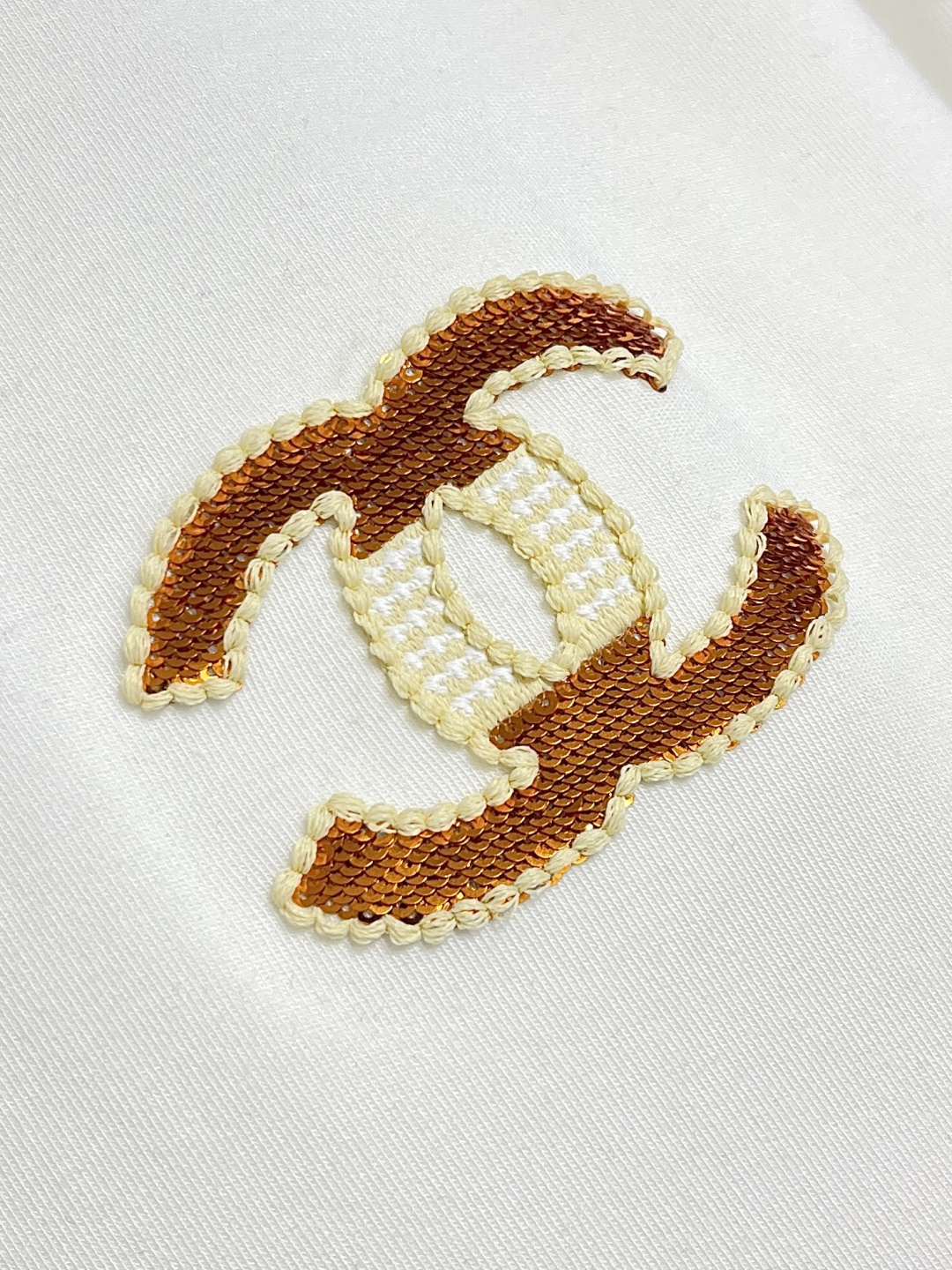 🛒🛒Chanel 2025ss早秋新款刺绣字母标识长袖t恤，裁剪设计为当今的潮流趋势，街头风格的新纪元．