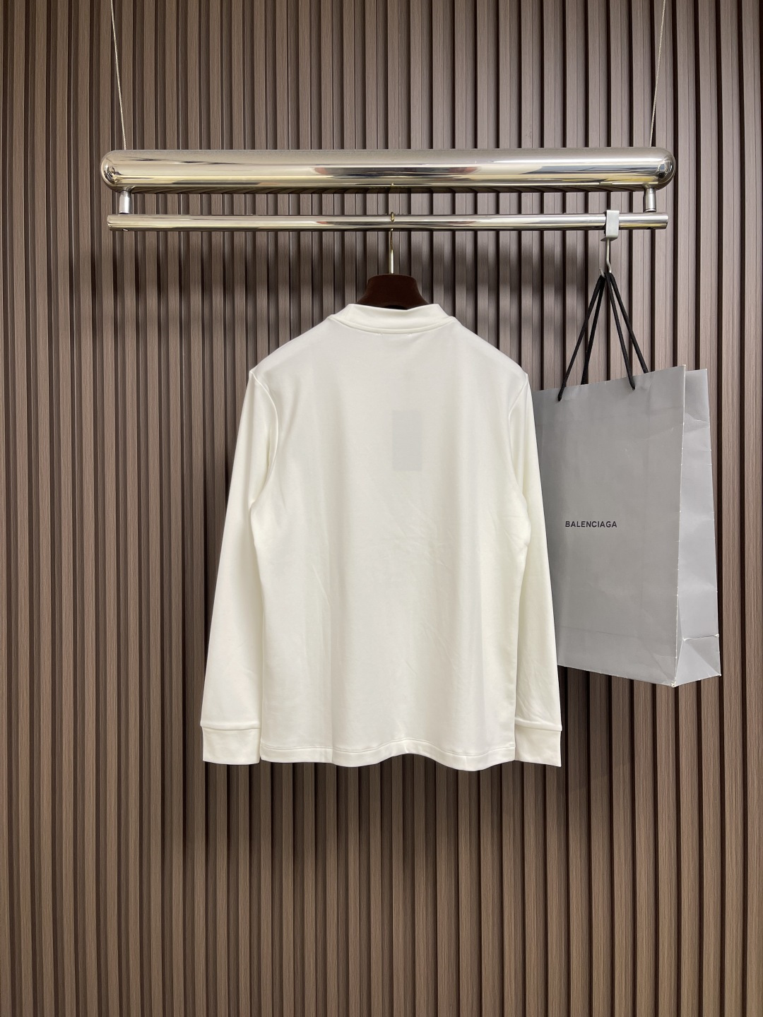 🛒🛒Chanel 2025ss早秋新款刺绣字母标识长袖t恤，裁剪设计为当今的潮流趋势，街头风格的新纪元．